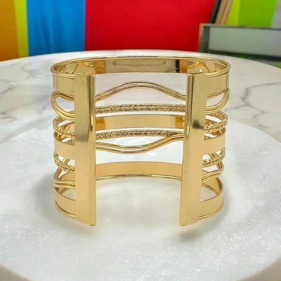 🆕️Bold & Modern 18K Gold Plated Iron Trendy Fashion Wide Hollow Cuff Bracelet ✨ - Picture 13 of 13
